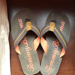 Men’s 12 Tommy Bahama flip flops